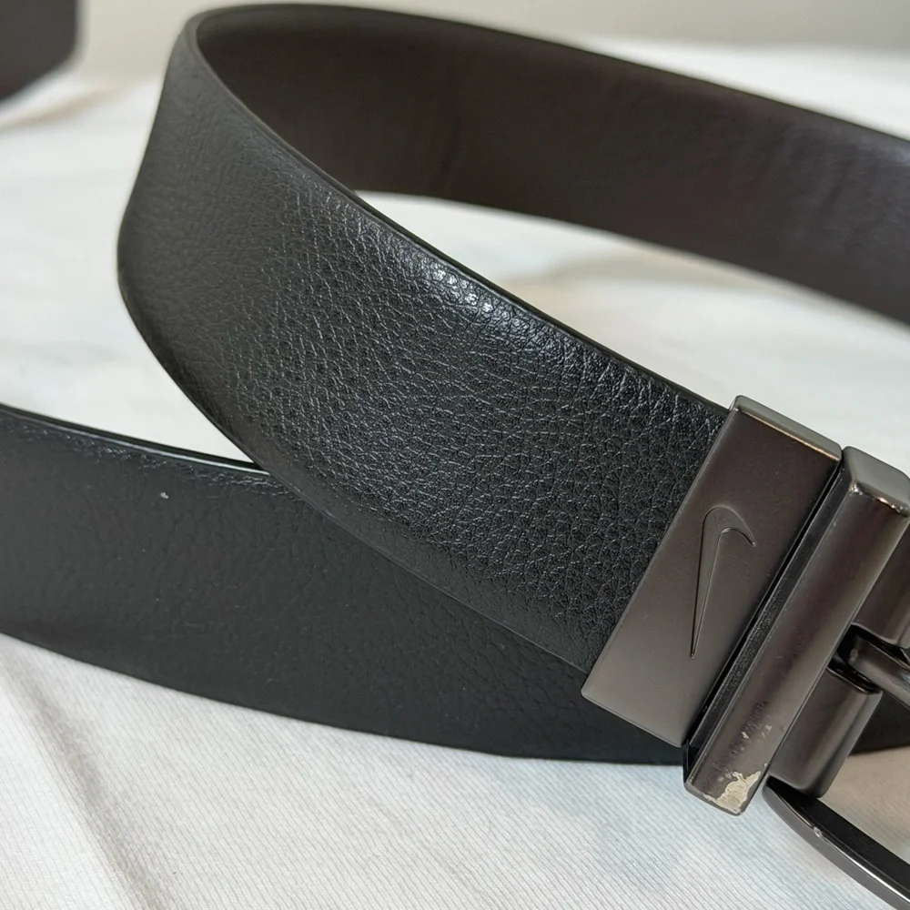 Nike Reversible Size 32 Black & Brown Leather Belt with Gunmetal Buckle